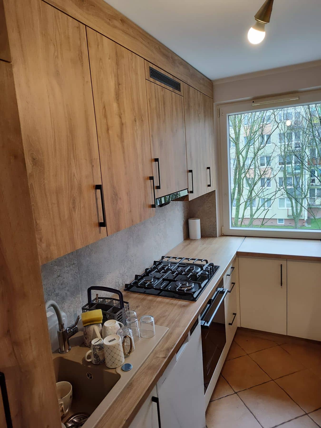 Kuchnia w dekorze naturalnego dębu, zdjęcie 2